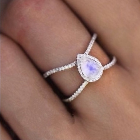 vogue vice boutique Jewelry - NWT Silver Moonstone style iridescent rings
